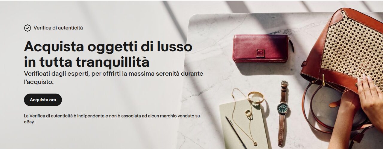 Pagina ufficiale eBay della Verifica di autenticità con borsa in pelle, portafoglio e orologio su un tavolo di marmo