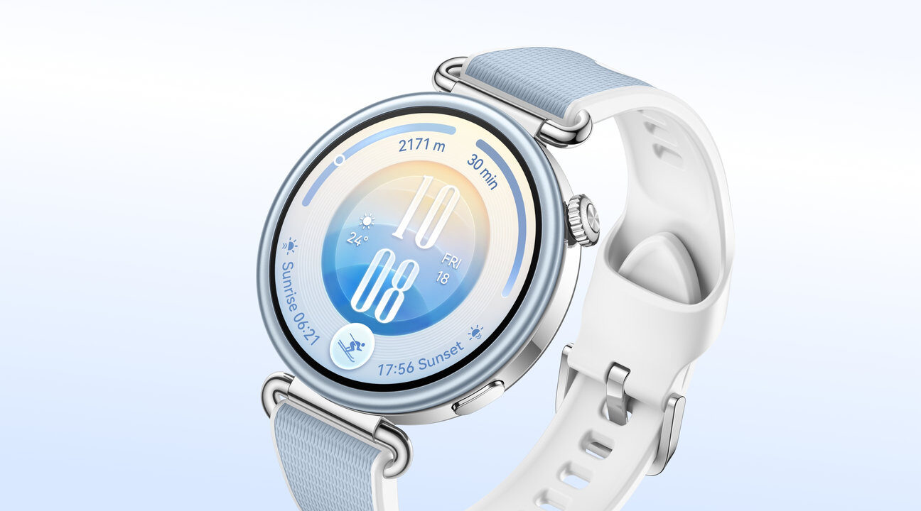 Açık mavi kasalı ve beyaz kordonlu Huawei Watch GT 7 akıllı saat