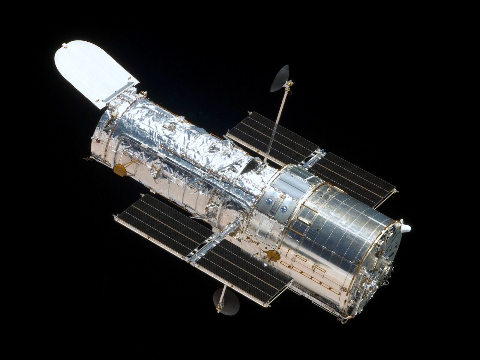 Das Hubble-Weltraumteleskop über der Erde, aufgenommen 2009 von der Raumfähre Atlantis