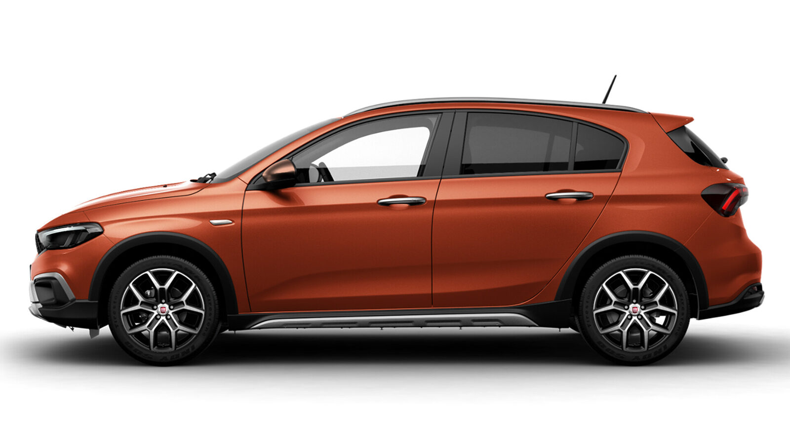 Turuncu Fiat Egea Cross yandan görünüm