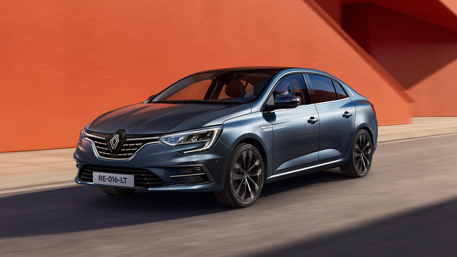 Gri Renault Megane Sedan önden çapraz görünüm