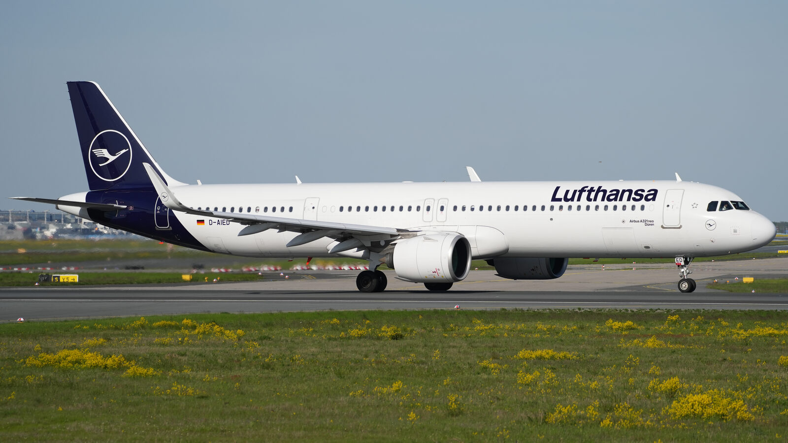 Ein Airbus A321neo der Lufthansa beim Start in Frankfurt (Symbolbild, nicht das betroffene Flugzeug)