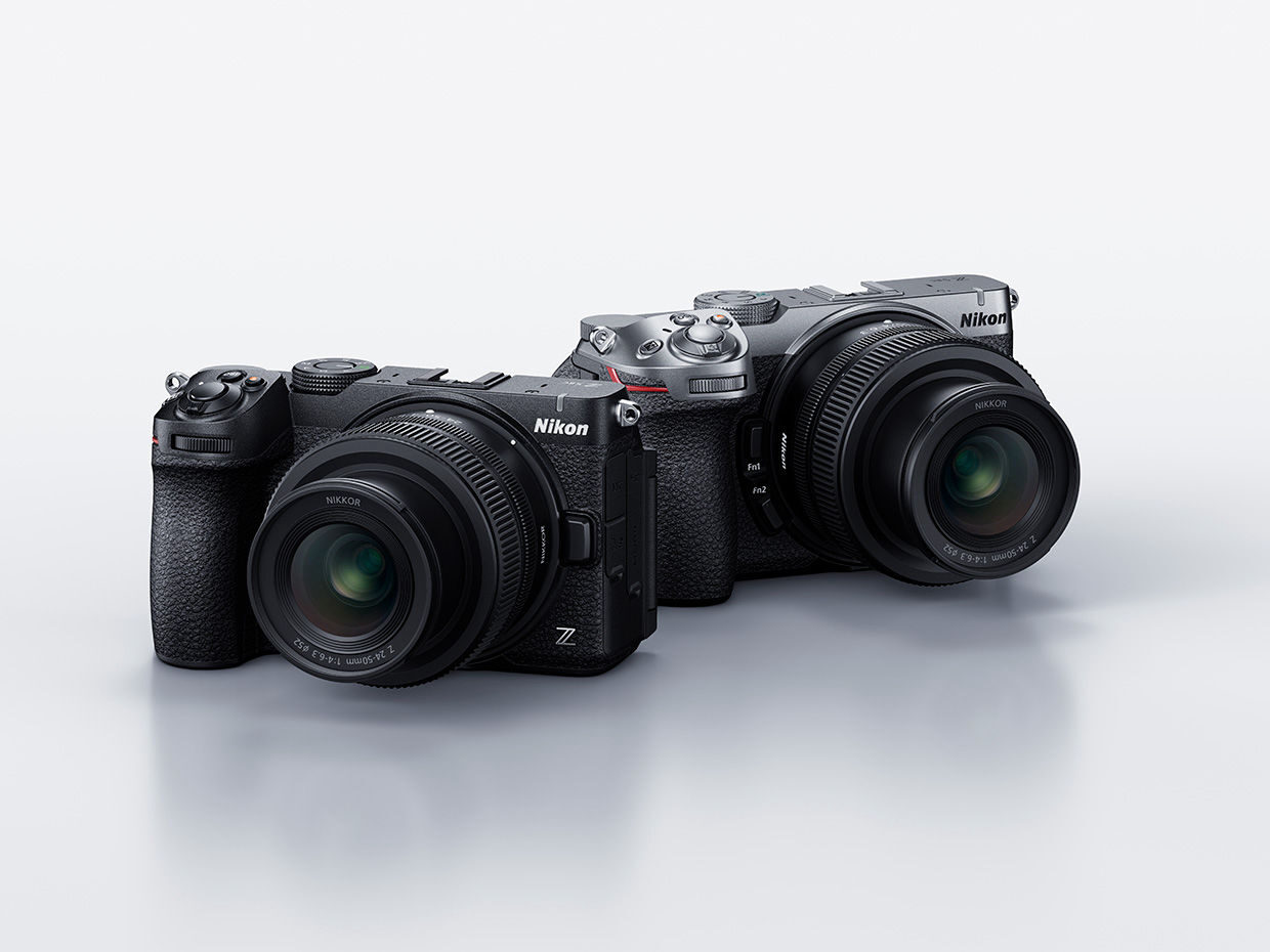 Nikon Z5IIC in Schwarz und Silber mit dem Objektiv Nikkor Z 24-50 mm