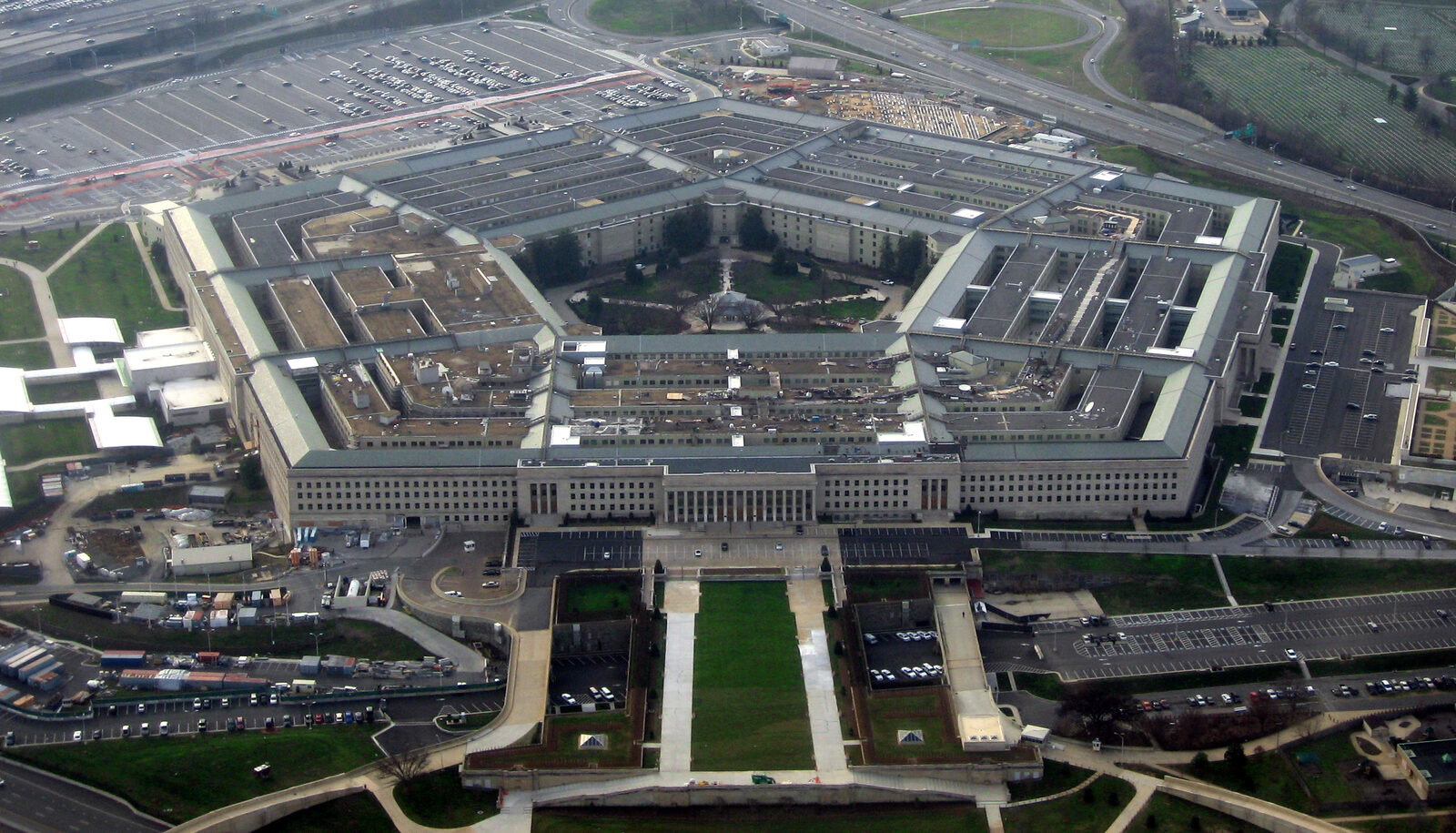ABD Savunma Bakanlığı binası Pentagon'un havadan görünümü