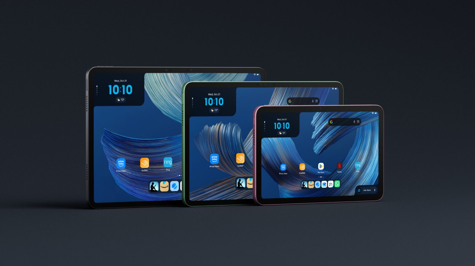 Ana ekranları açık, yan yana duran üç farklı boyutta Amazon Alexa Tablet
