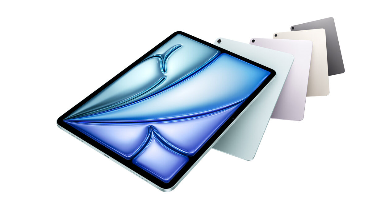 Mavi iPad Air 13 inç (M4) önden açılı görünüm