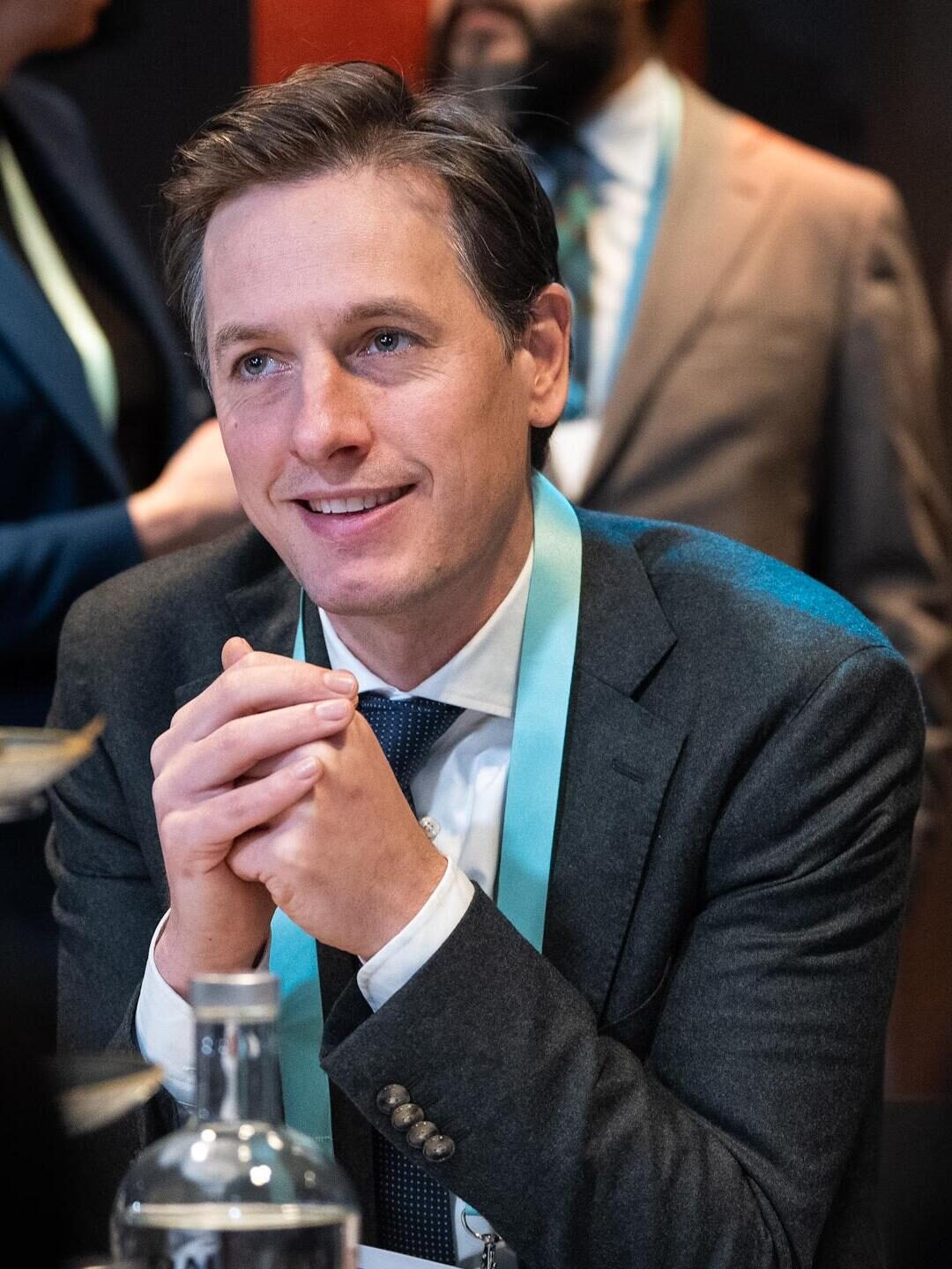 Volt-fractievoorzitter Laurens Dassen tijdens een conferentie in Den Haag in januari 2025