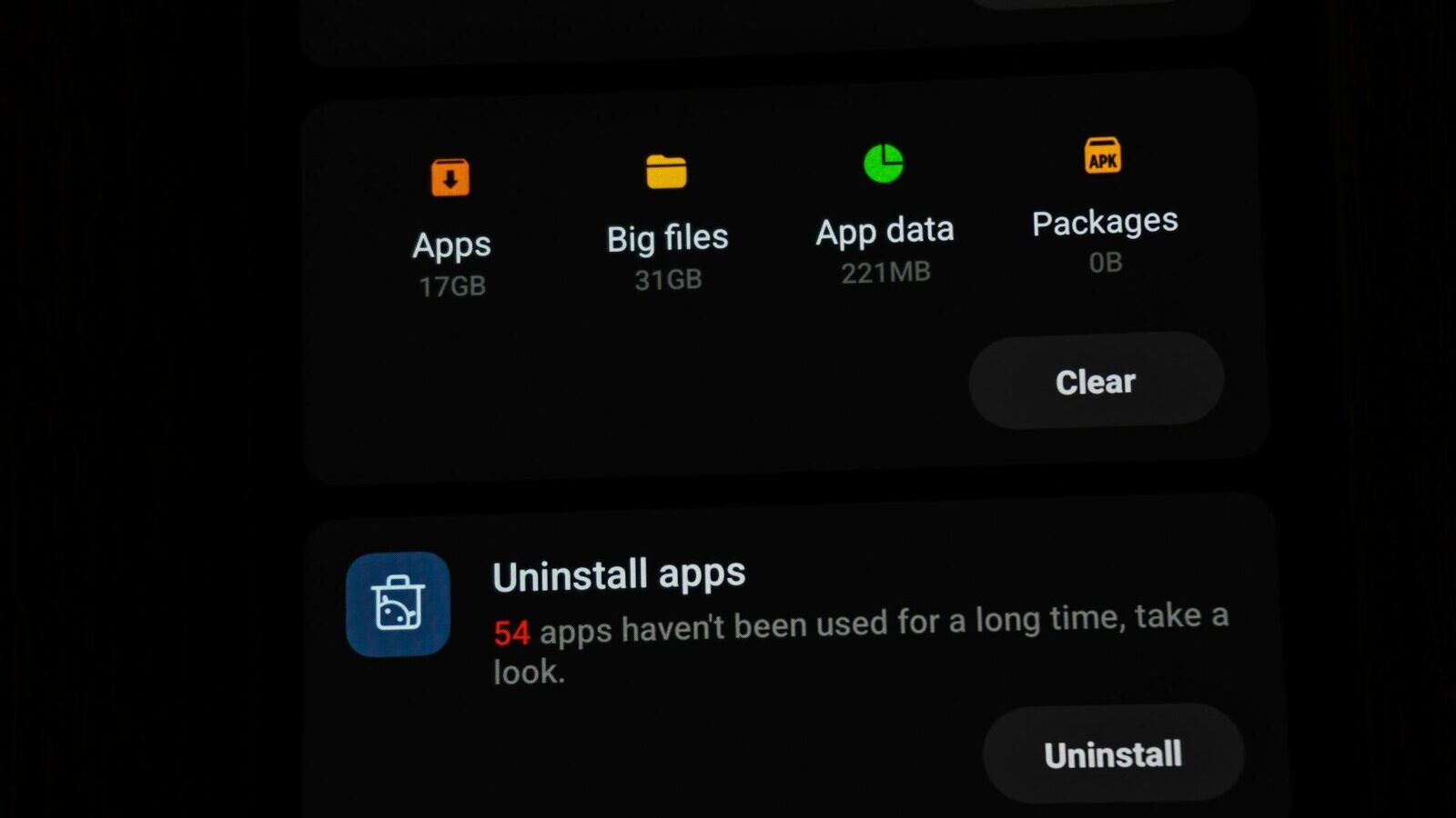 Android telefonda depolama temizleme ekranı: uygulamalar, büyük dosyalar ve uzun süredir kullanılmayan uygulamaları kaldırma önerisi